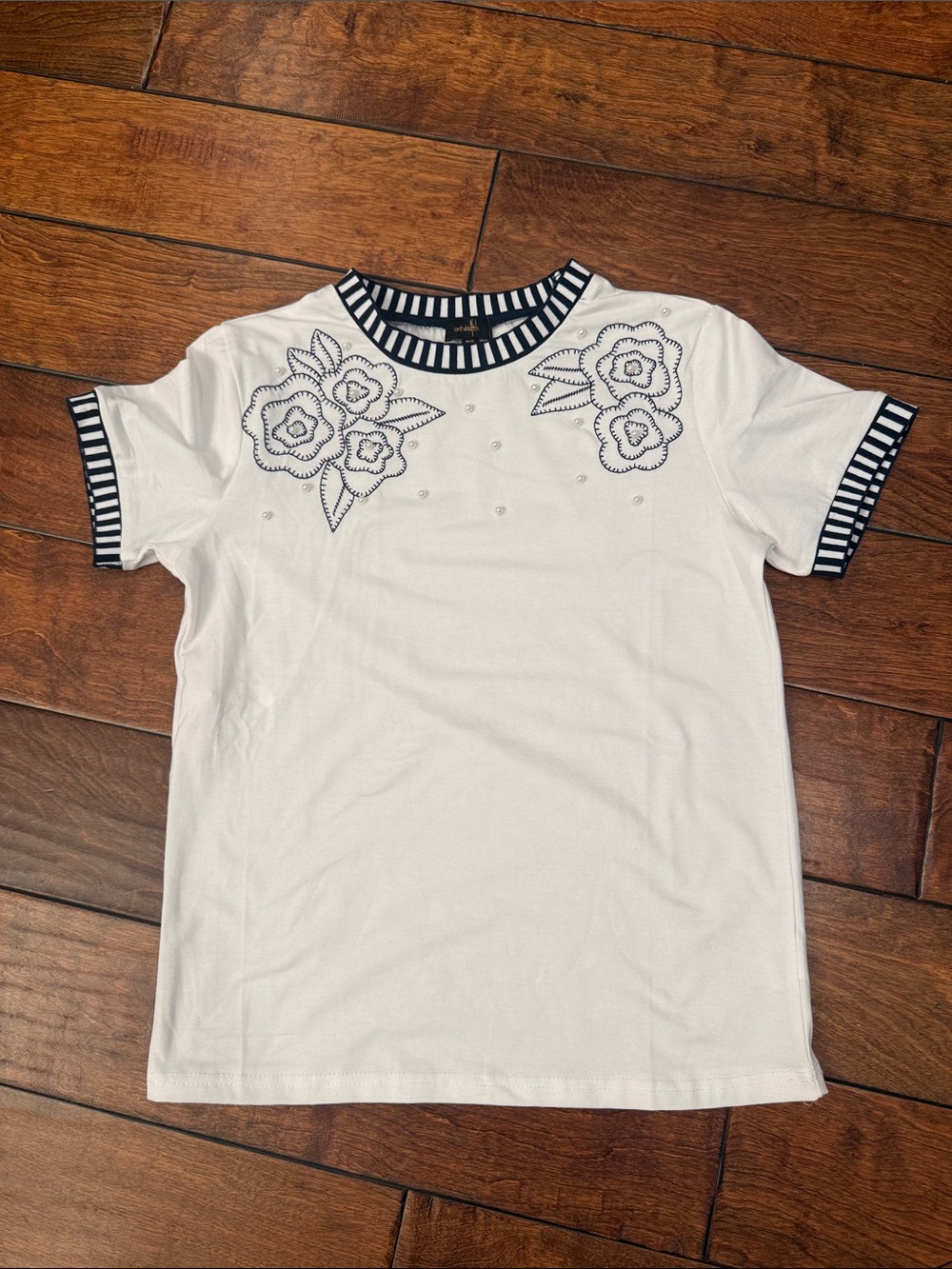Chic Embroidered Pearl Detail Tee | Black & White Trim Luxe Top - Picture 2 of 4